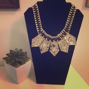 Black and gold aldo necklace